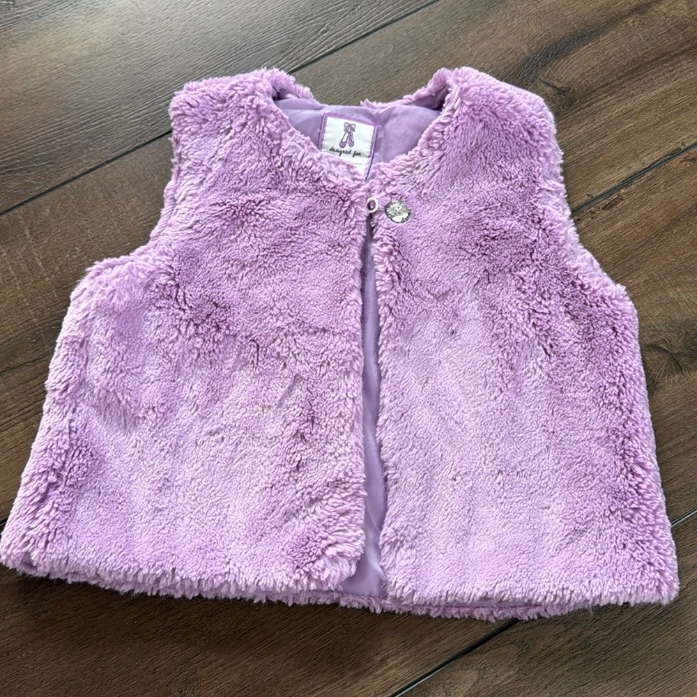 Fur vest for girls size Medium (7/8)